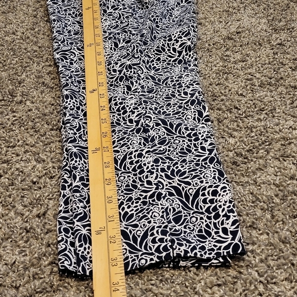 Talbots size 8 ankle stretch pants in a blue and white floral Print - Picture 8 of 10